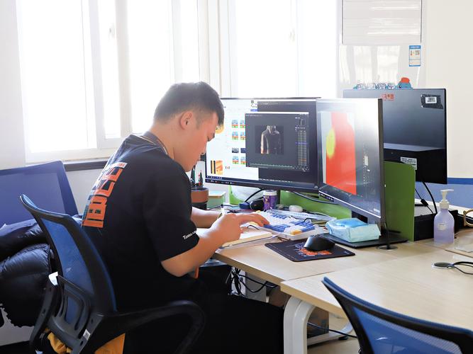 孙颖,公司经营范围包括:软件开发及信息咨询服务;食品(按